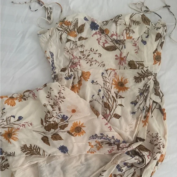 Reformation Kourtney Floral dress - Picture 5 of 6